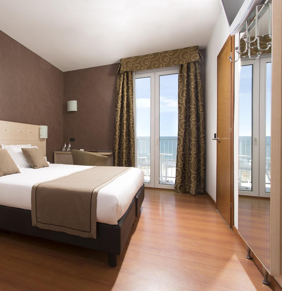 Hotel Victoria Frontemare Lido di Jesolo Exterior foto
