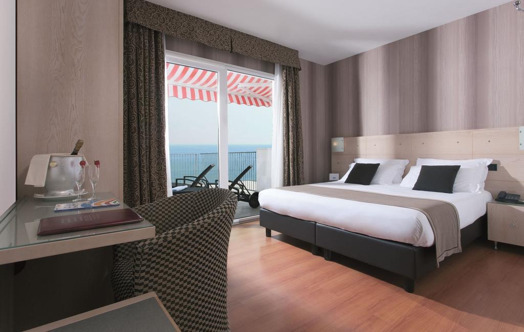 Hotel Victoria Frontemare Lido di Jesolo Exterior foto
