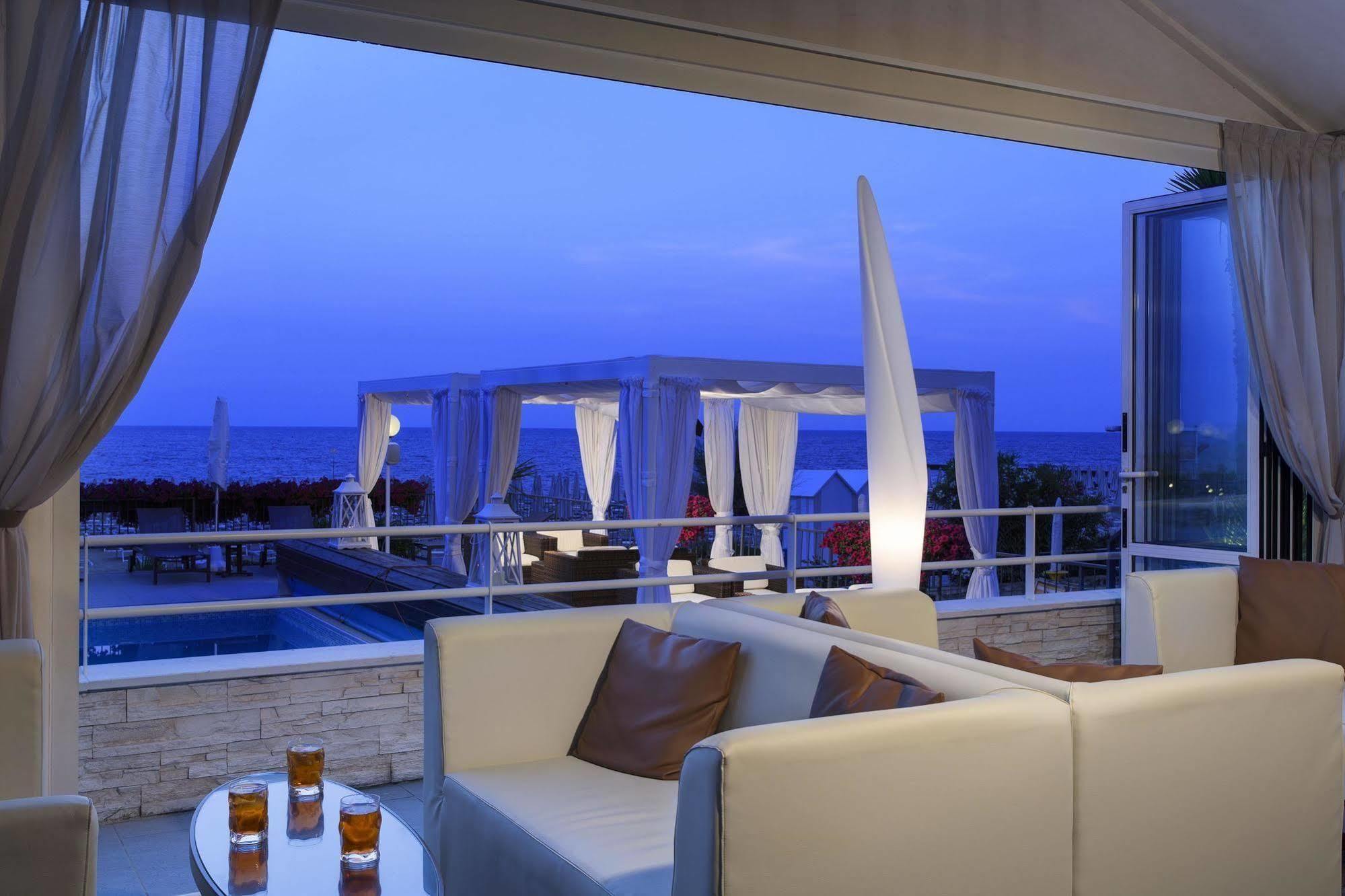 Hotel Victoria Frontemare Lido di Jesolo Exterior foto