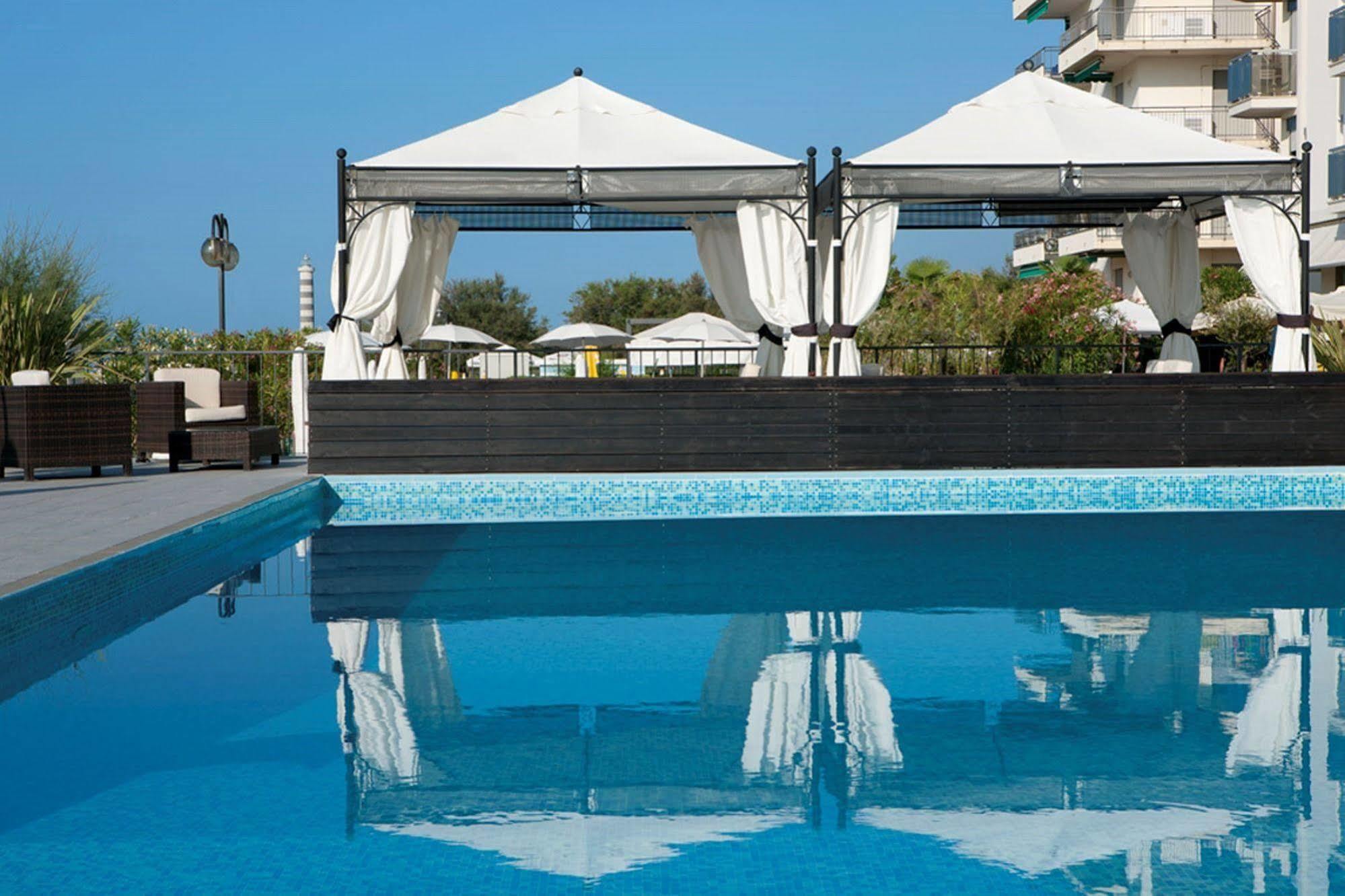 Hotel Victoria Frontemare Lido di Jesolo Exterior foto