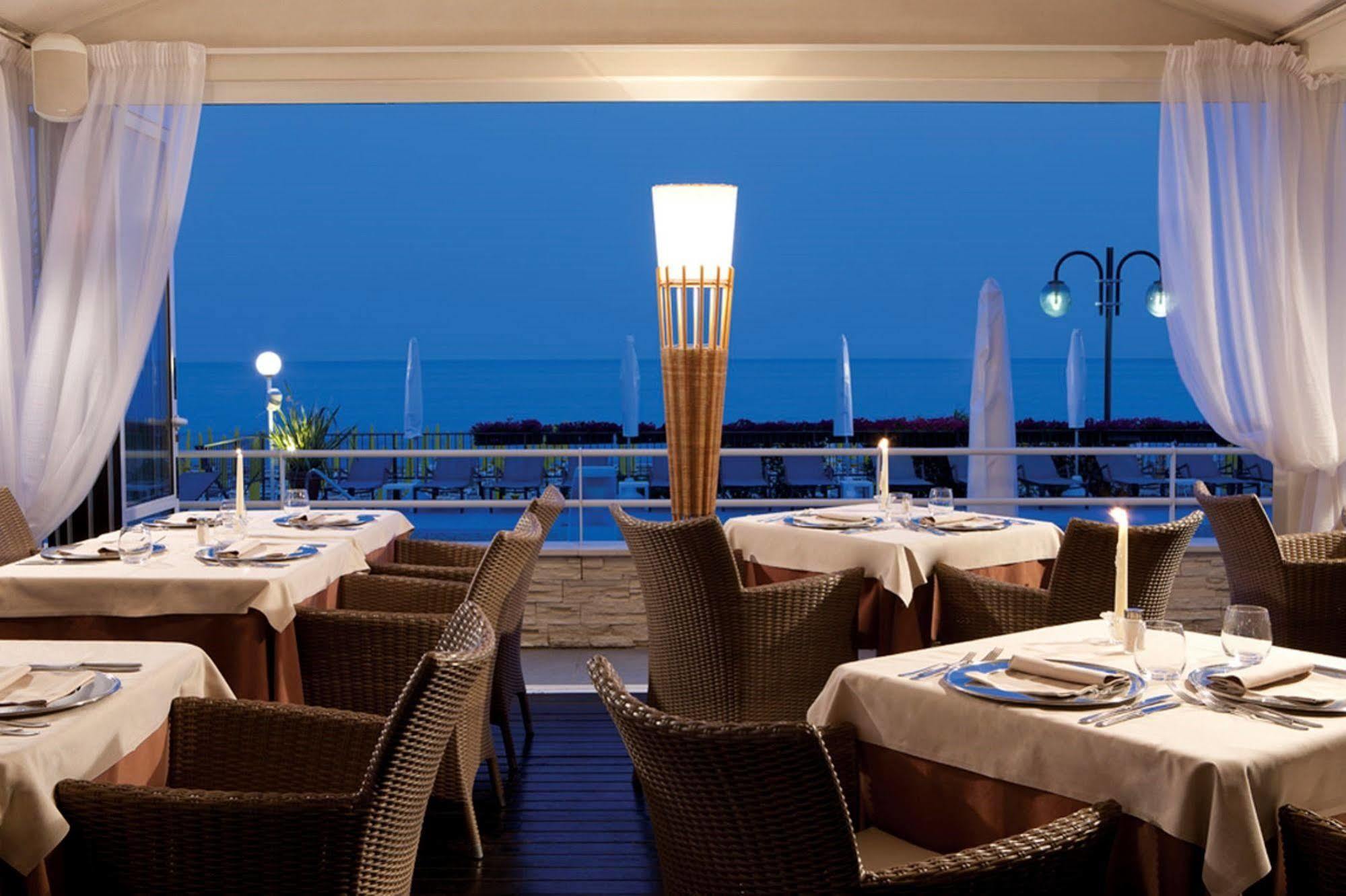 Hotel Victoria Frontemare Lido di Jesolo Exterior foto