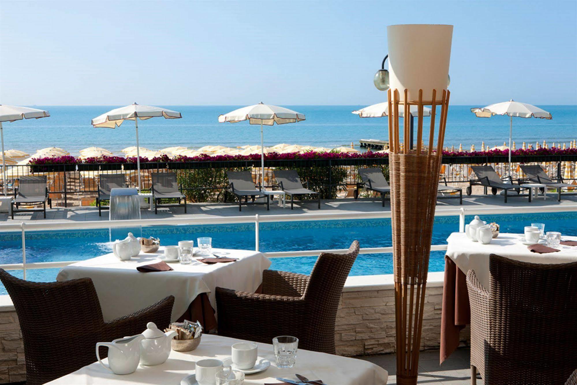 Hotel Victoria Frontemare Lido di Jesolo Exterior foto